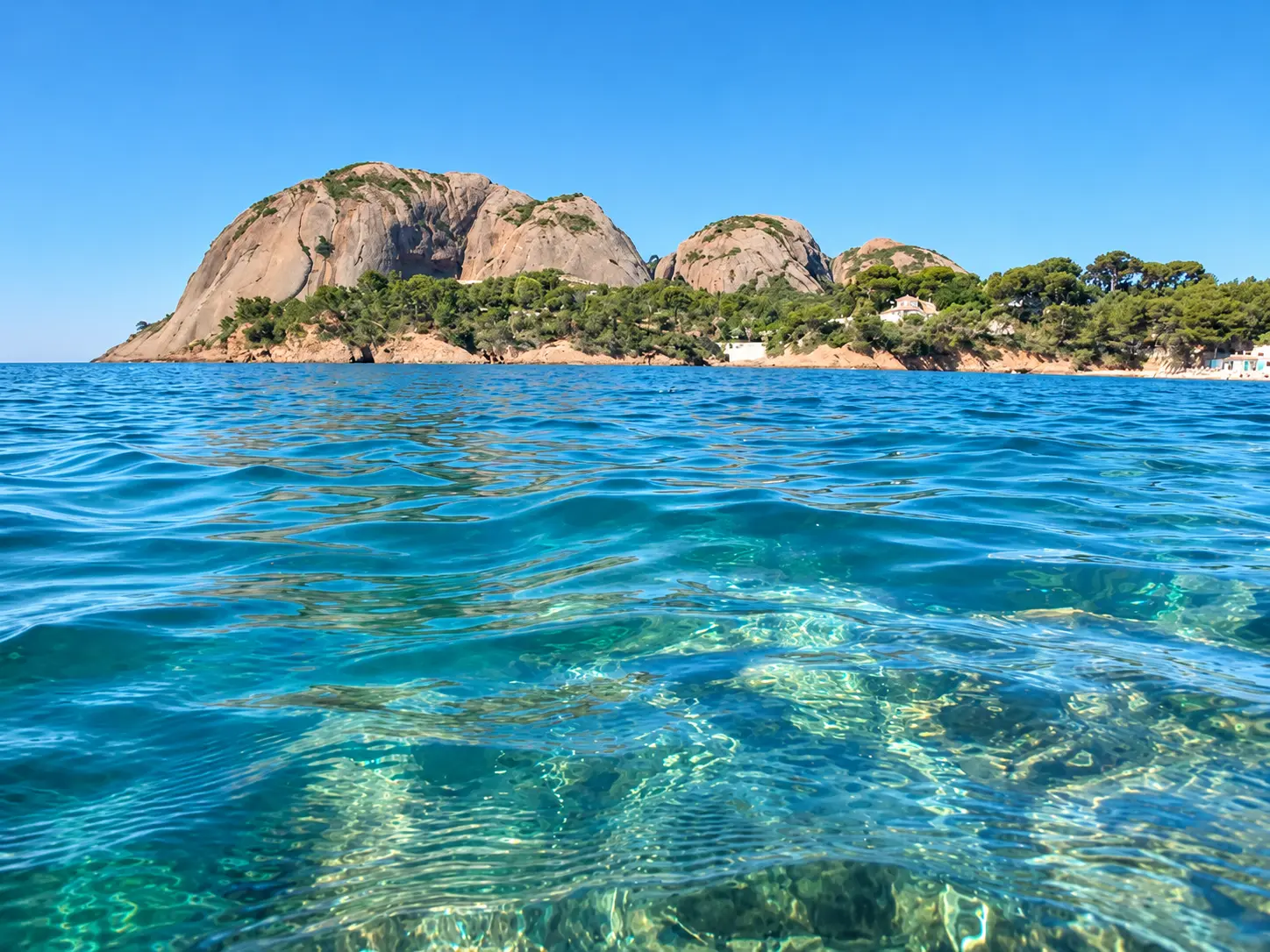 Les eaux turquoise du Cap de l'Aigle