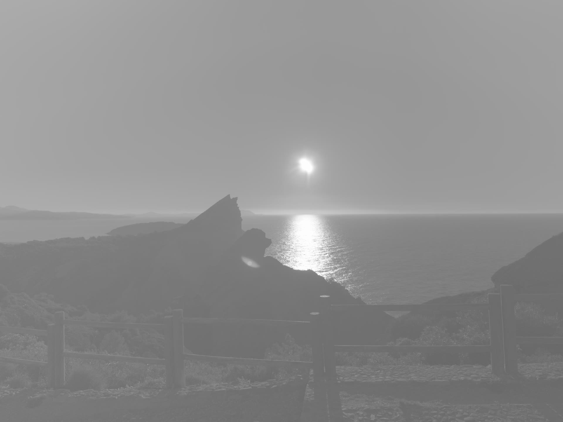 Soleil bas sur la mer depuis les hauteurs du littoral de La Ciotat
